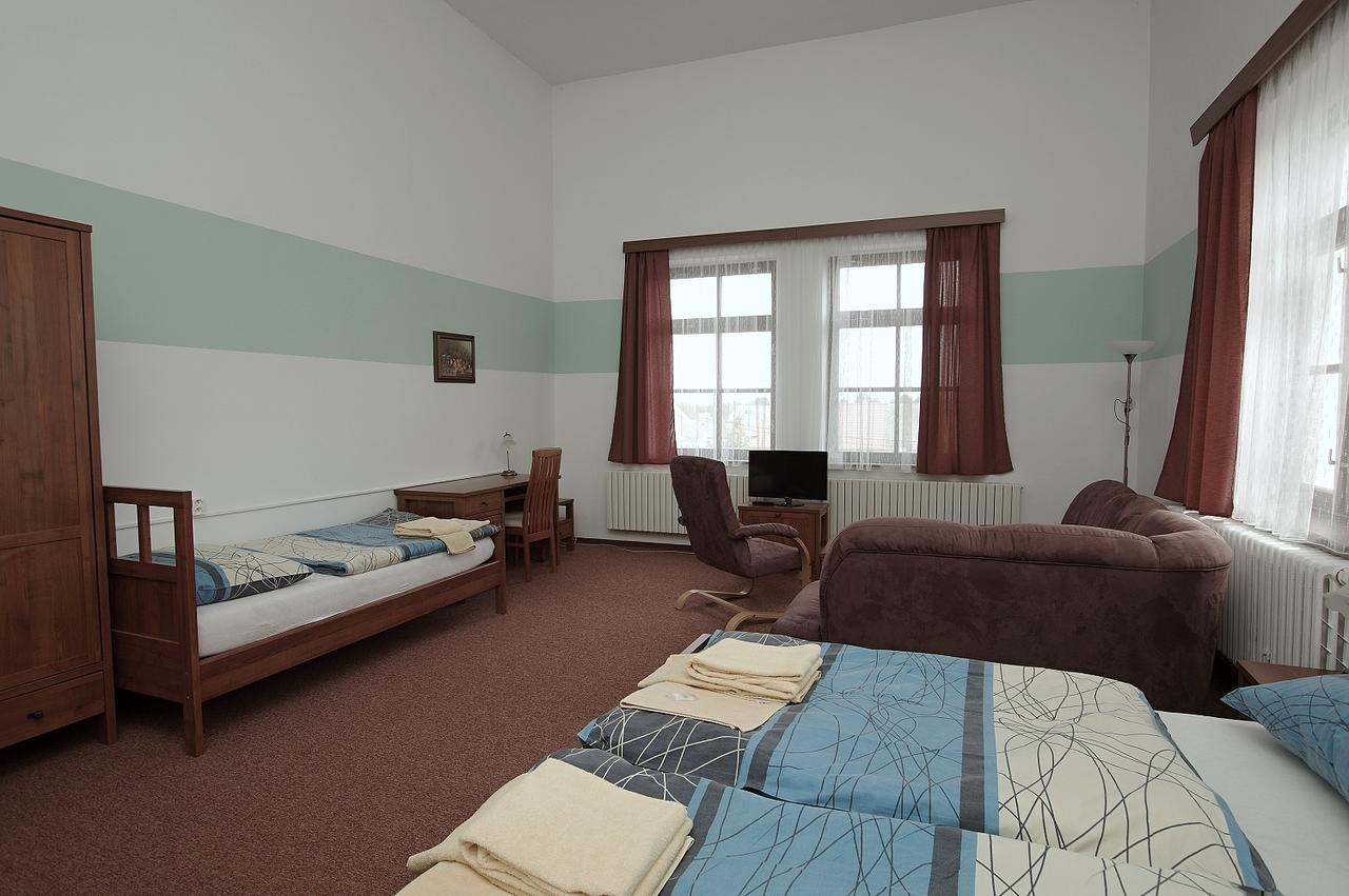 Koleje Zamecek Hotel Леднице Екстериор снимка