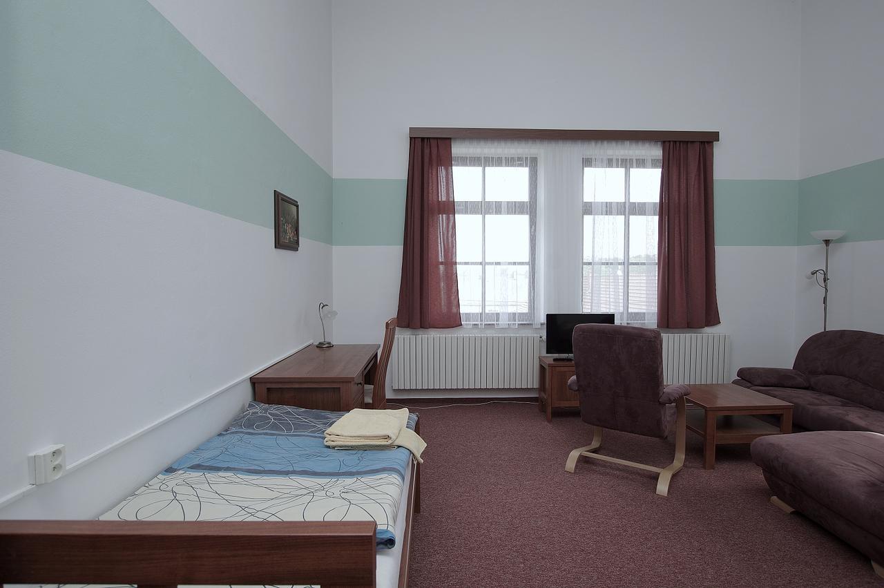 Koleje Zamecek Hotel Леднице Екстериор снимка