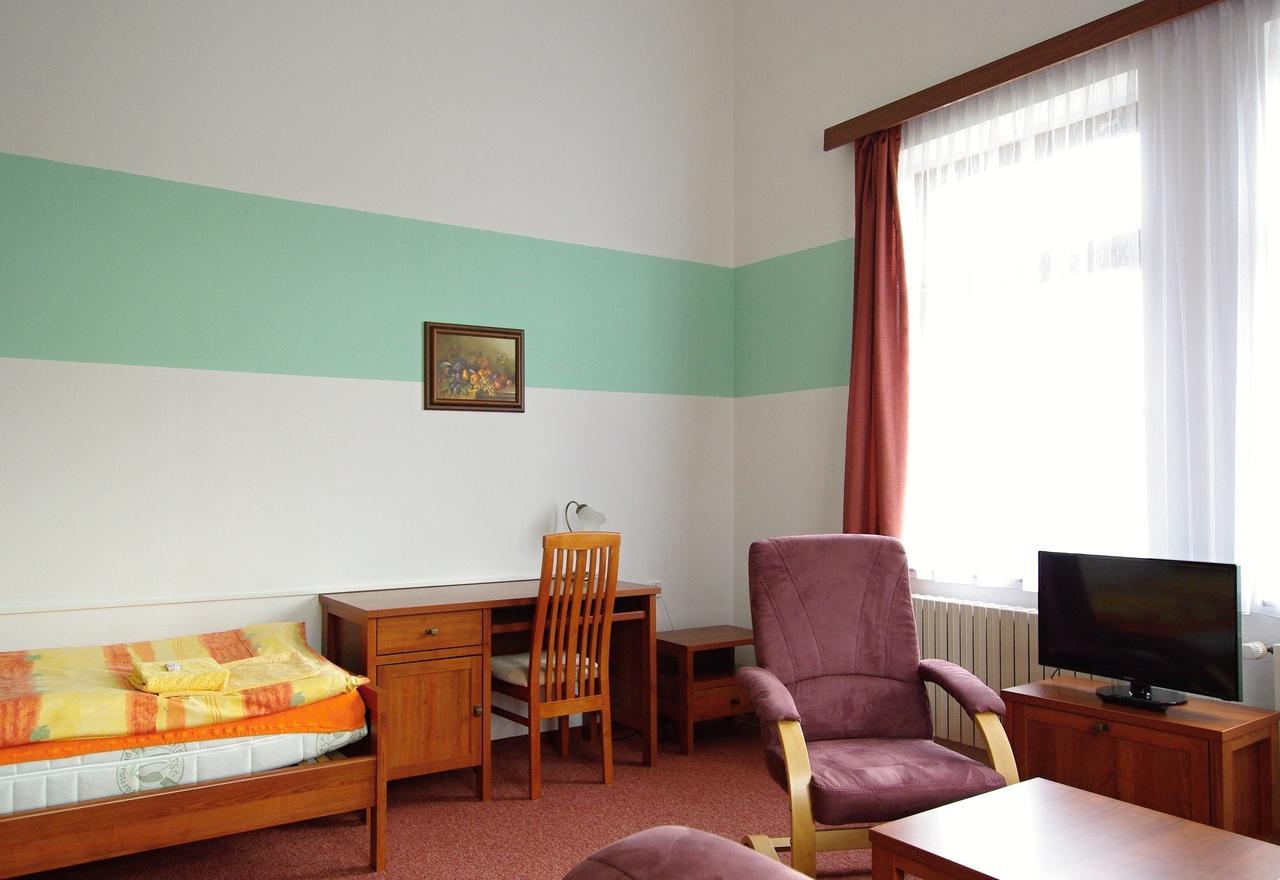 Koleje Zamecek Hotel Леднице Екстериор снимка