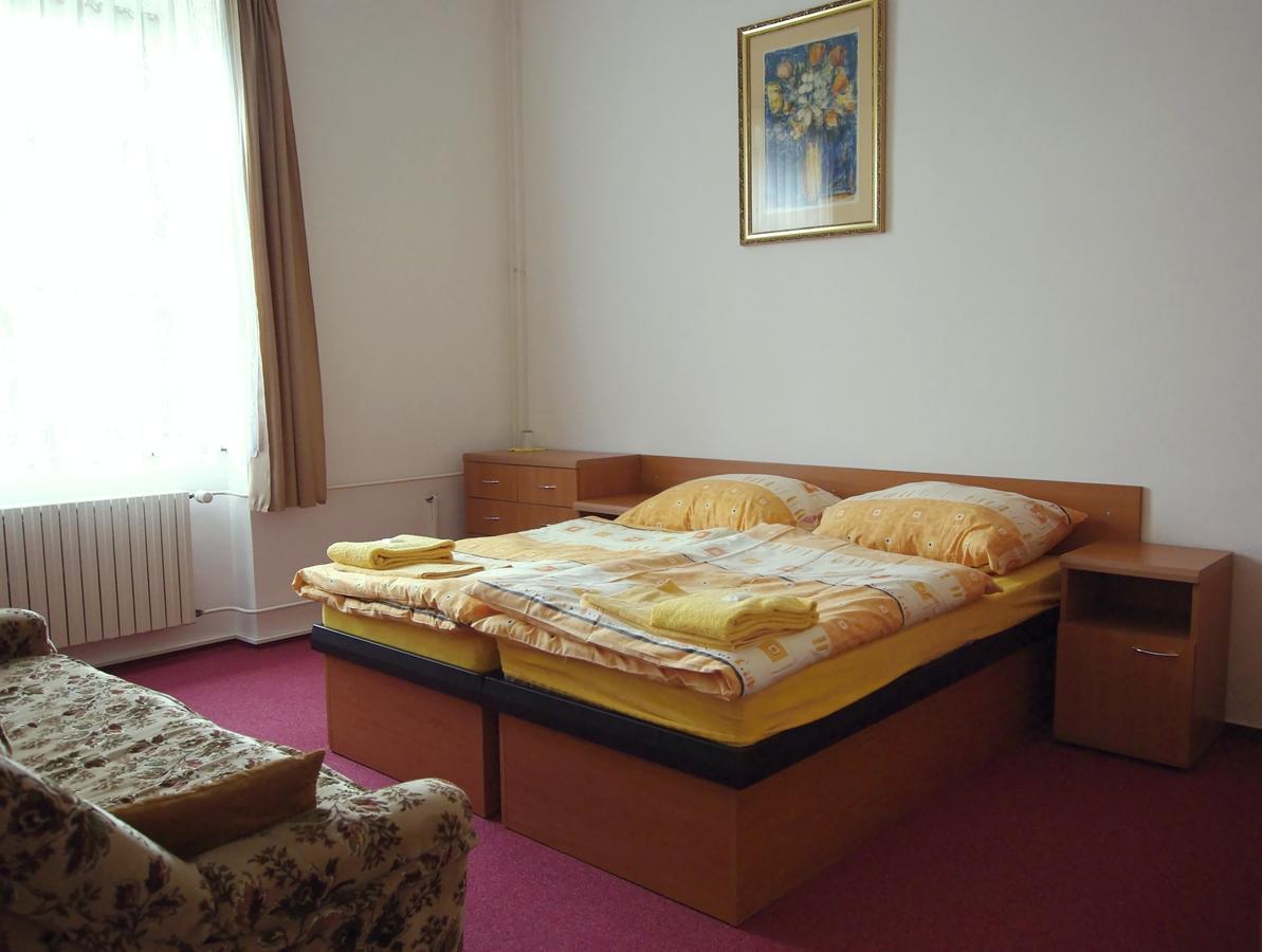 Koleje Zamecek Hotel Леднице Екстериор снимка