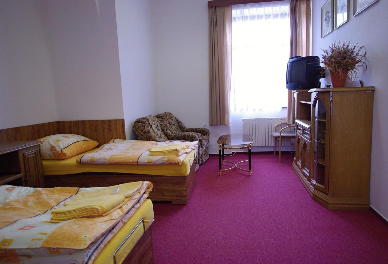 Koleje Zamecek Hotel Леднице Екстериор снимка